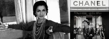 Шанель была первой, кто придумал и воссоздал брюки для женщин, когда остальные одновременно возились с неудобными платьями и удушающими корсетами. Шанель говорила, что в одежде должно быть комфортно передвигаться и сидеть. Она же предпочитала надевать укороченные светлые брюки в дневное время суток, а вечером выбирала просторные штаны, которые затем прославила на весь мир Марлен Дитрих.