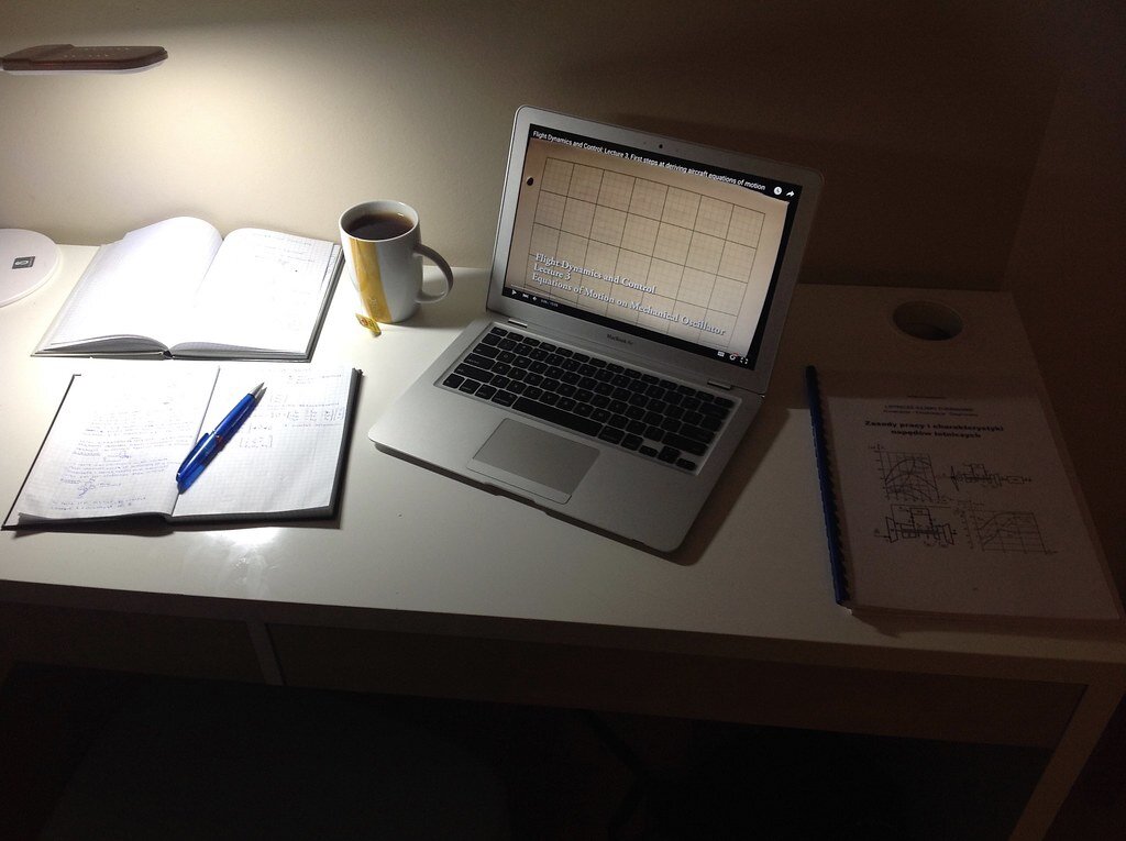 Бумажка не важна, важны знания, применяемые на практике.