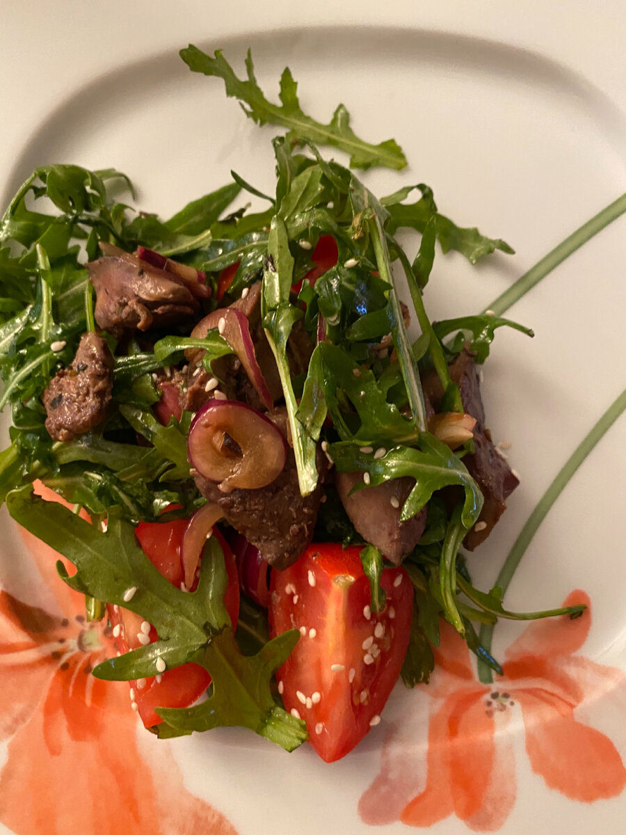 Салат с куриной печенью