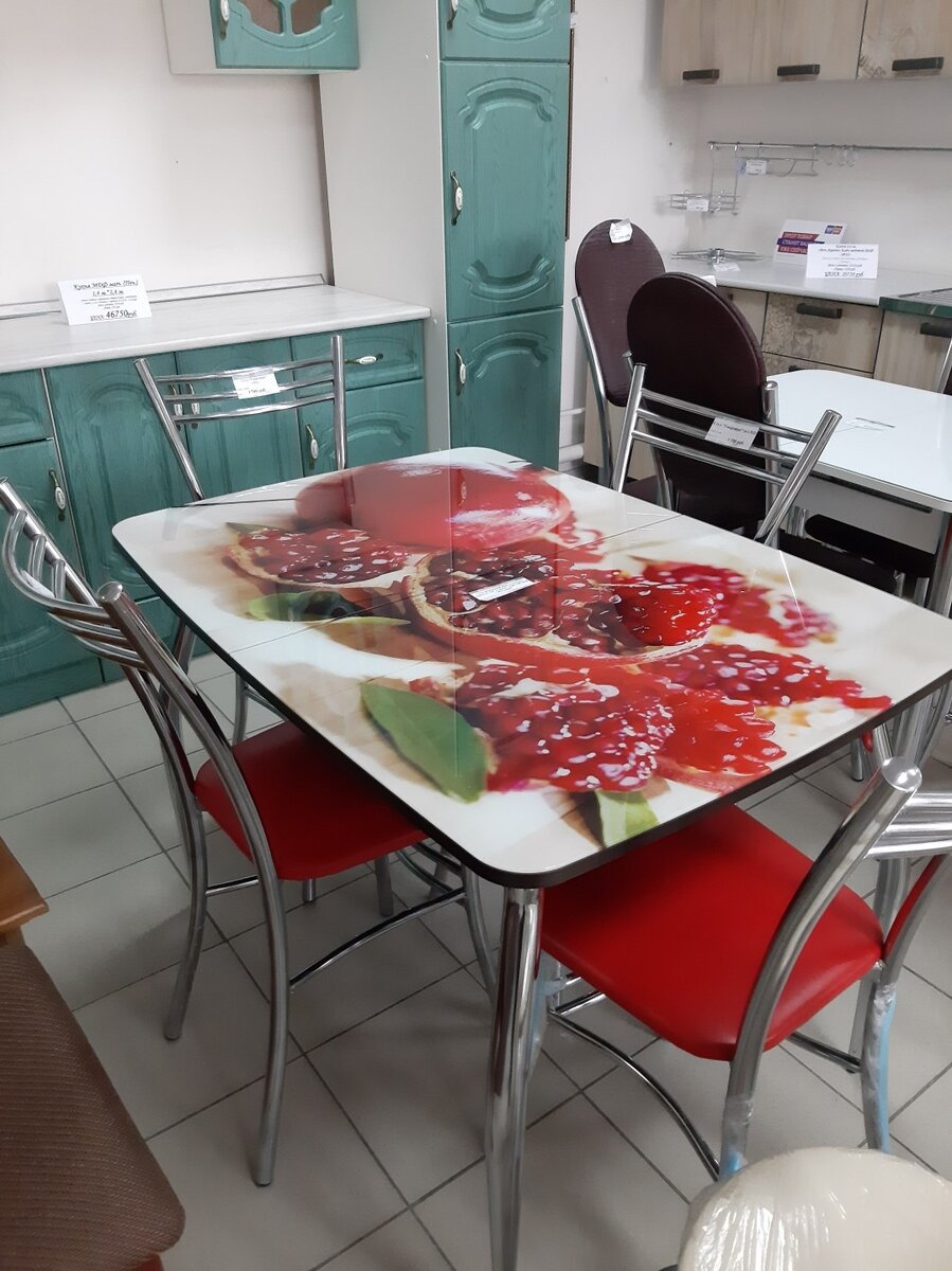 Стеклянный раздвижной стол с фотопринтом с набором стульев из коллекции "Джина"