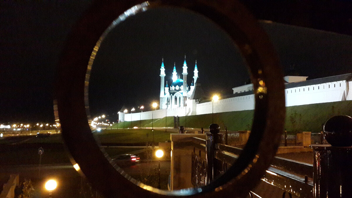 Казанский кремль невероятно красив и ночью, и днем