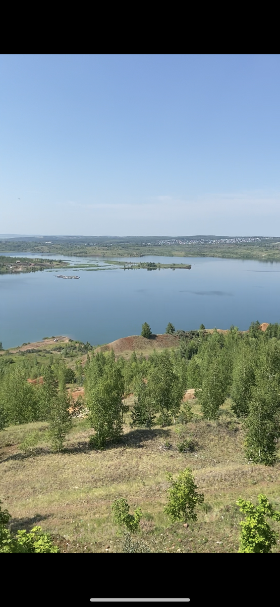 Разрез города Кумертау где добывали уголь, впоследствии его затопили.