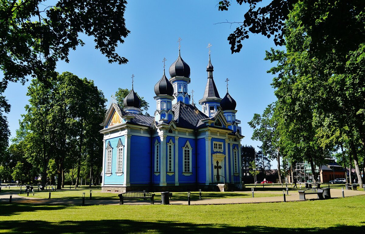 Фото: https://commons.wikimedia.org/wiki/Category:Druskininkai_xram#/media/File:Druskininkai_Dievo_Motinos_Ikonos_%E2%80%9EVisu_Liudinciuju_D%C5%BEiaugsmas%E2%80%9C_Cerkve_Nordostseite_4.jpg