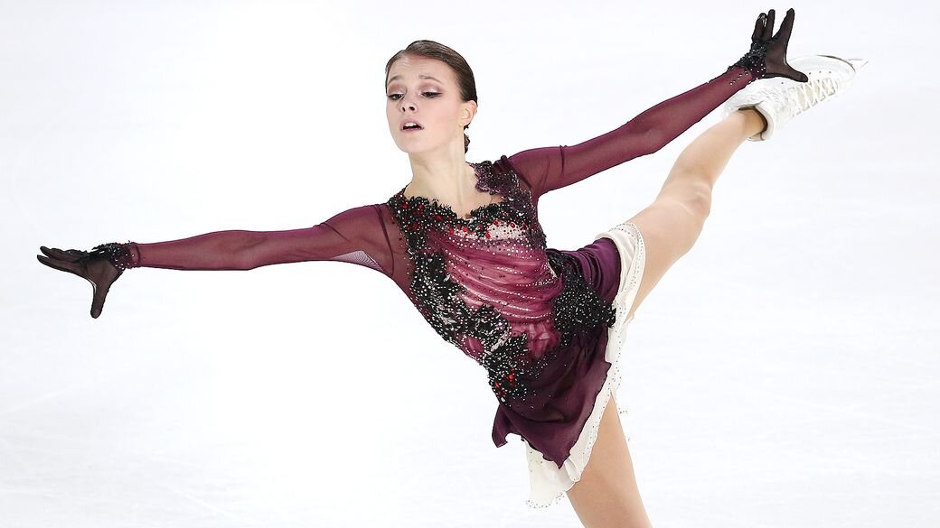 Аня Щербакова  на льду.                 фото: картинки  яндекса.  