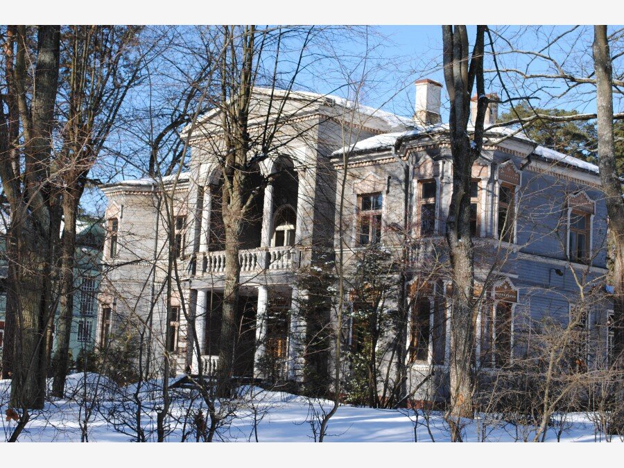   Фототерра. Старое здание на Йомас. Юрмала. Латвия. Мы не помним, как назывался санаторий и не найдем здание, где моя "половинка" поправляла здоровье по профсоюзной путевке в добровольно - принудительном порядке. 

