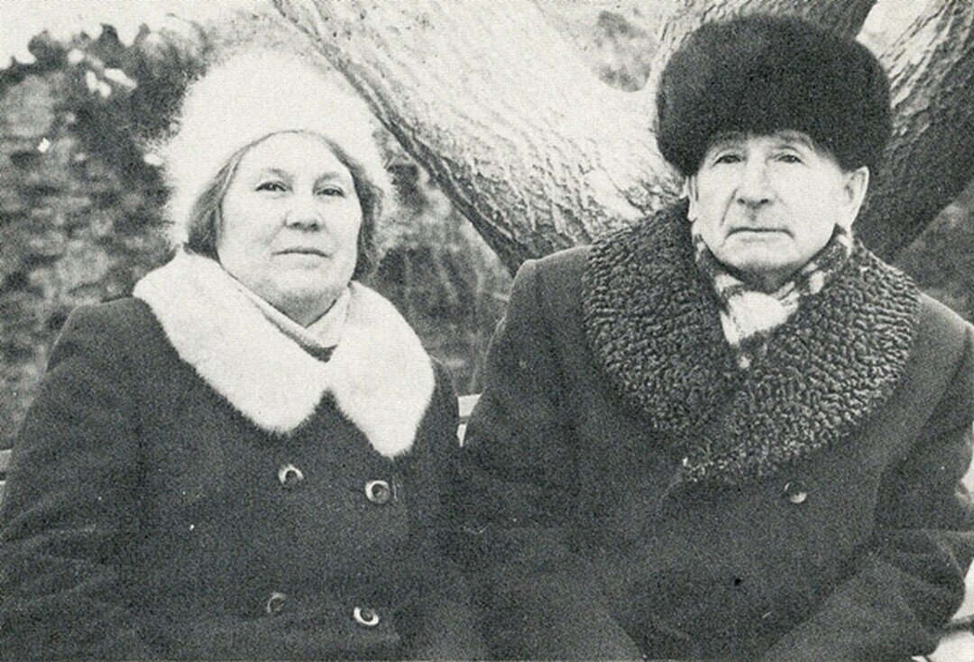
Муршида ханум и Сибгат Хаким на отдыхе. Источник фото: kitaphane.tatarstan.ru
