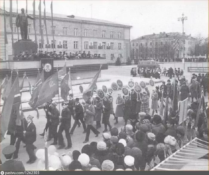 Фото https://pastvu.com/p/1262303, буклет "Щёкино. XXI век. 60-летию Великой Победы посвящается"