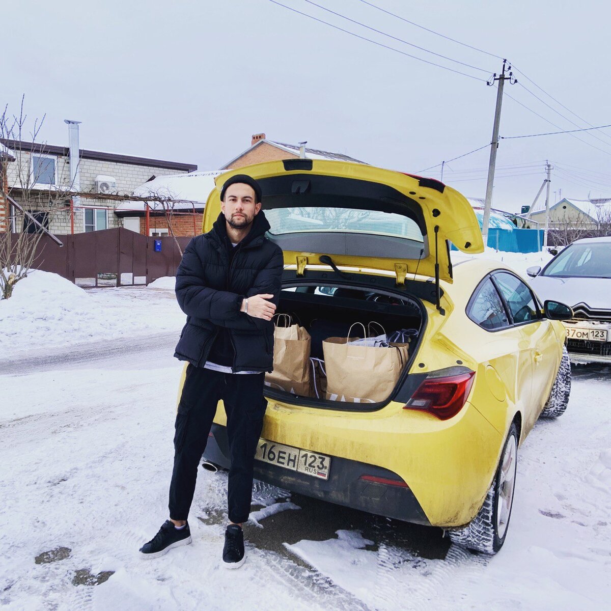 Мама за кадром ревет. Я делаю вид, что все нормально.