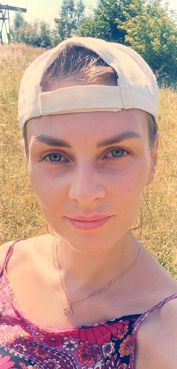 Без косметики и укладки, оказывается,  тоже жить можно. И можно быть вполне узнаваемой личностью 😆