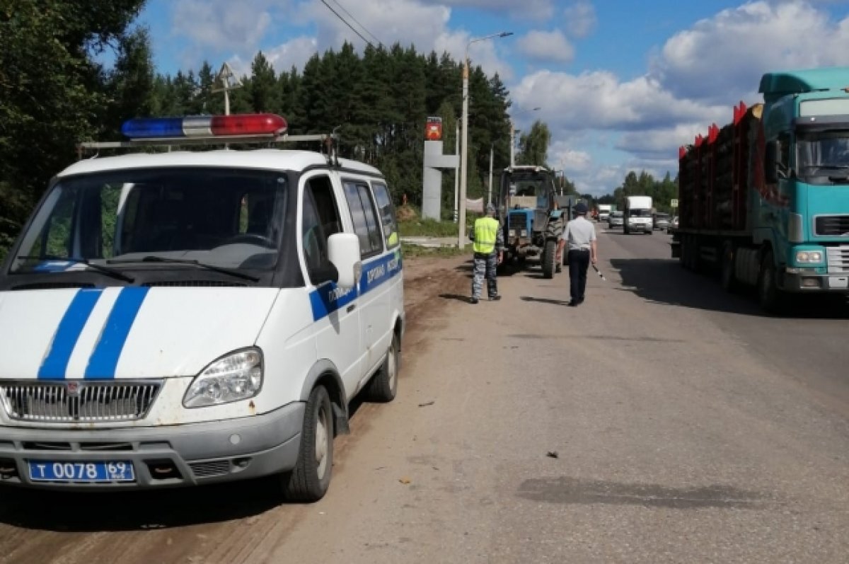    В Твери полицейские проверяли тракторы на объектах дорожного строительства