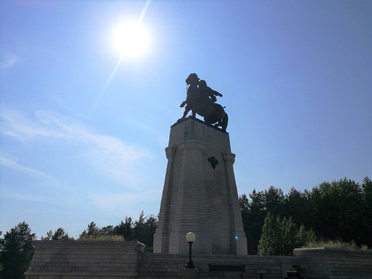 Памятник Татищеву. Тольятти. Июль 2023