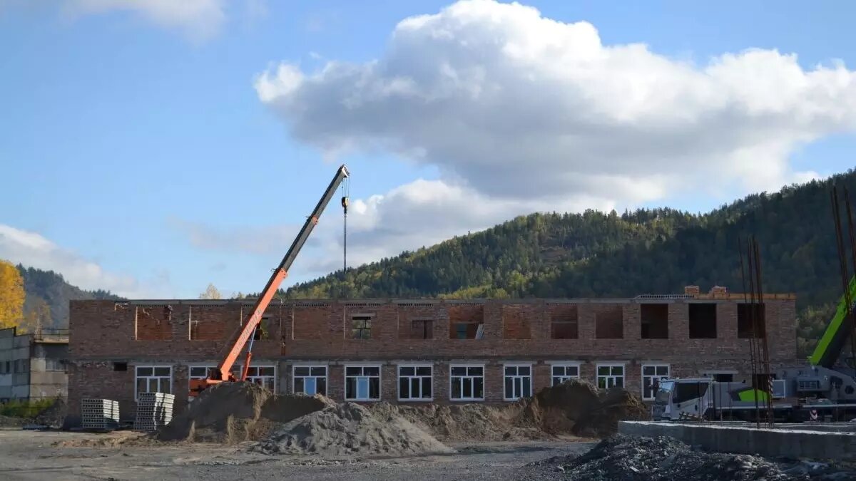     В селе Арбаты Таштыпского района Хакасии строят школу на 150 мест, информирует республиканский Минстрой.