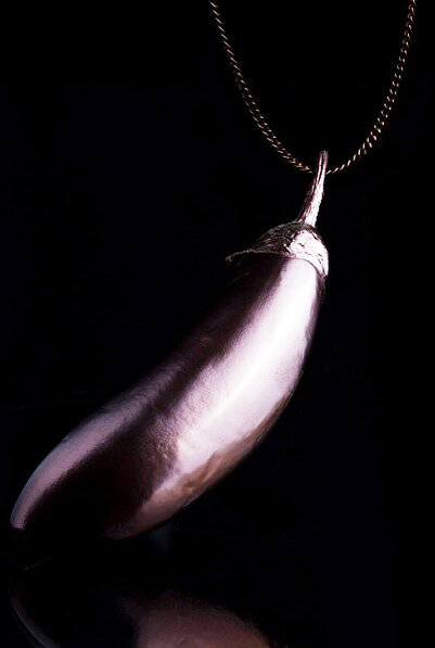 Кулон из баклажана