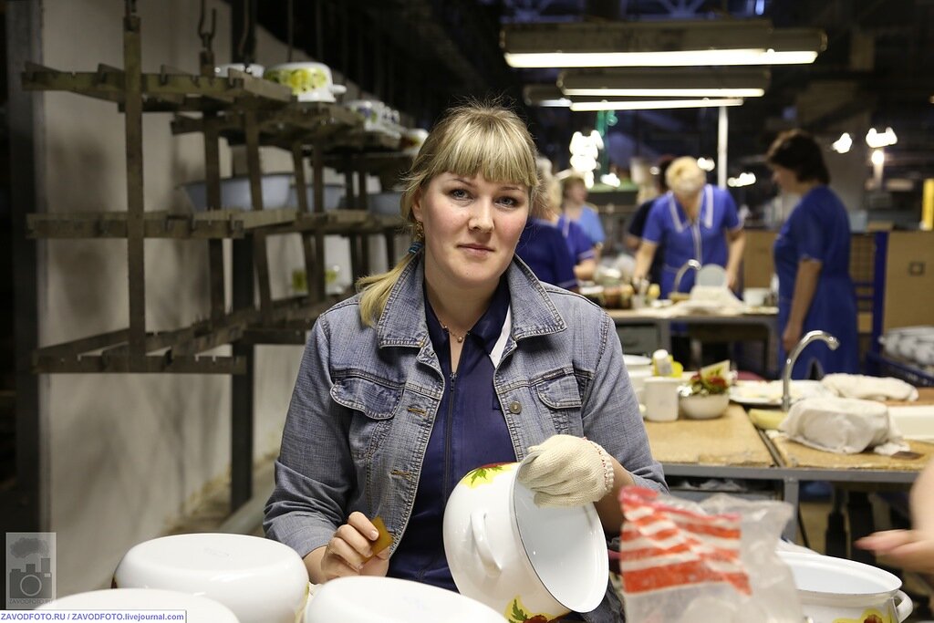 Вологда работа рабочие. Нестле вологда директор. Вологда работа рабочие. Вологда работа рабочие. Женщины завод тарелок.