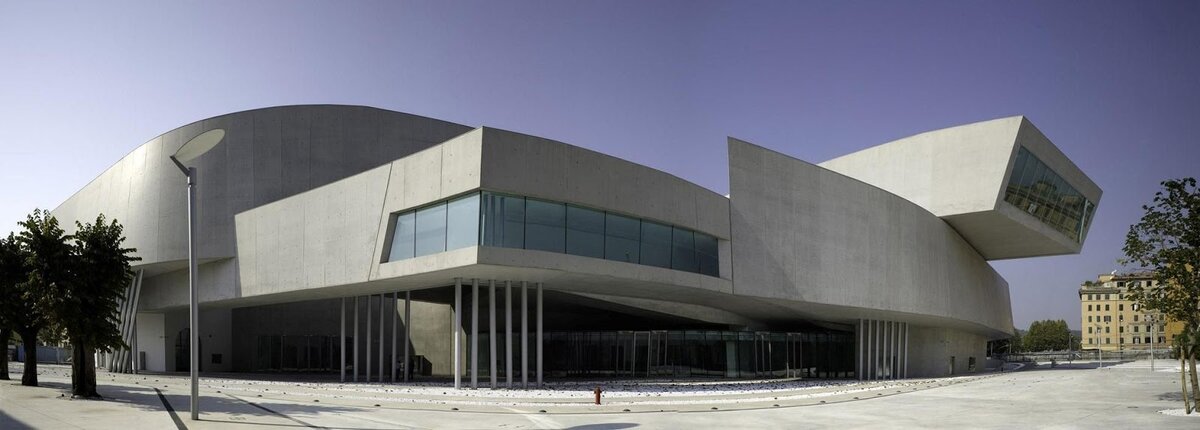 Музей MAXXI – настоящий гимн футуристическим зданиям.