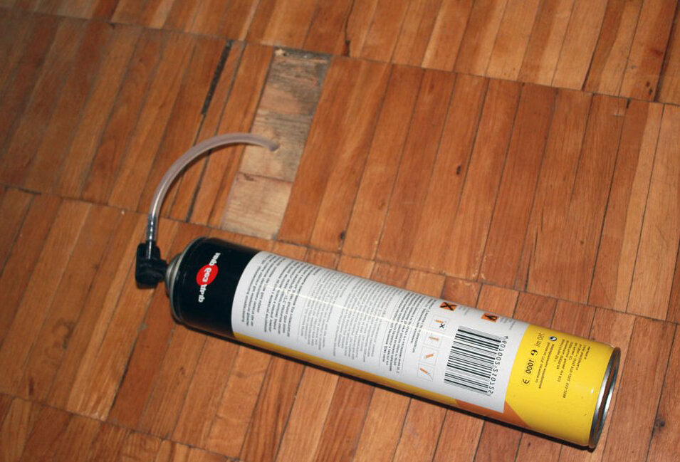 силиконовая смазка для устранения скрипов в салоне авто. устранение скрипа паркета. монтажная пена под паркетную доску. смазка для стульев офисных. устранение скрипа деревянного пола.