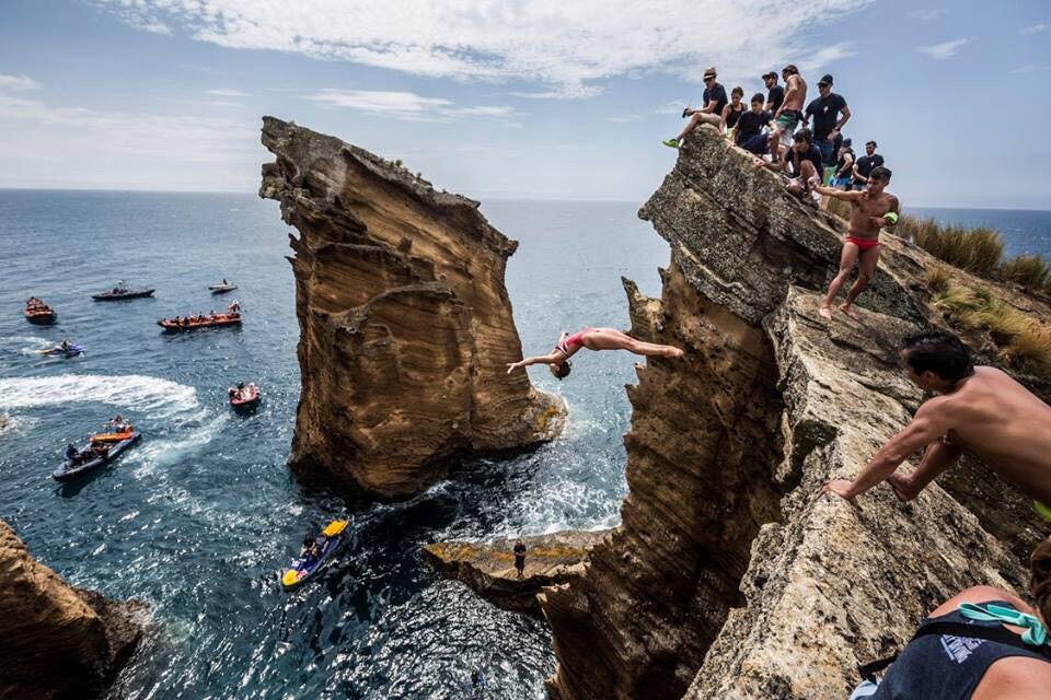 Cliff отзывы. Скала дива Симеиз прыжки в воду. Клиф дайвинг Симеиз дива. Крым скала прыжки в воду.