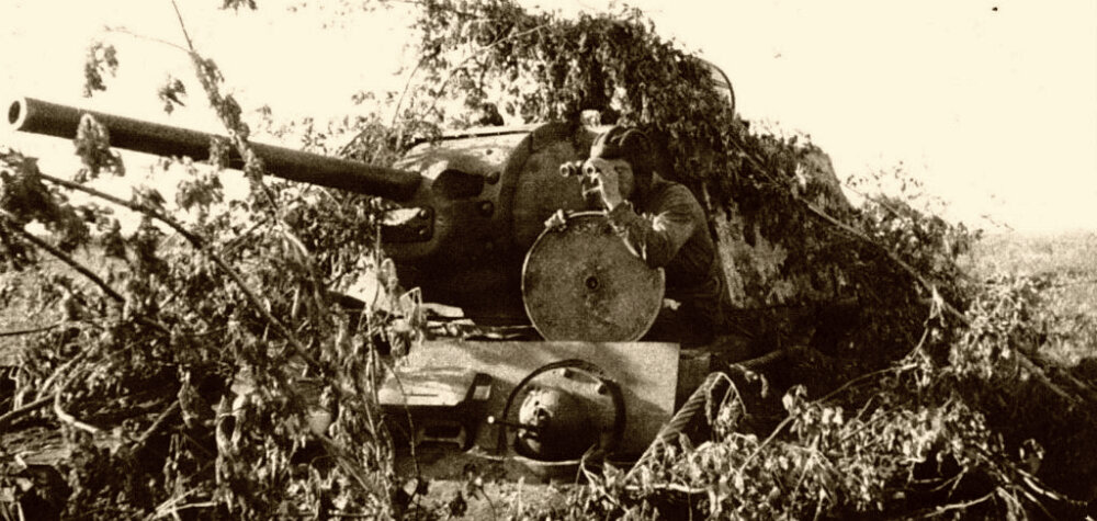 Танк КВ-1 в засаде
