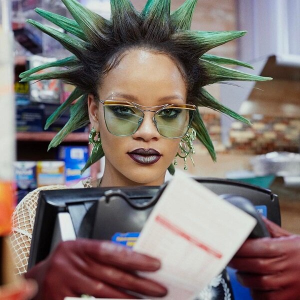  @badgalriri / Instagram.com