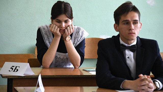 Для тех же целей власти одобрили дресс-код в школах. Фото: РИА Новости / Евгений Епанчинцев 