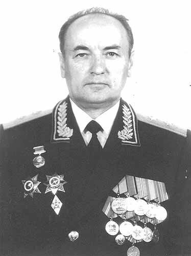 Кавалер орденов “За службу Родине в ВС СССР” II и III степени генерал-лейтенант Лопатин Михаил Алексеевич. Фотографию предоставил Андрей Кузнецов.