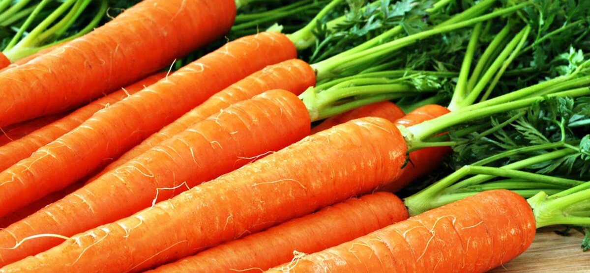 Витамин А есть в моркови, много употреблять его нельзя, всё в меру
