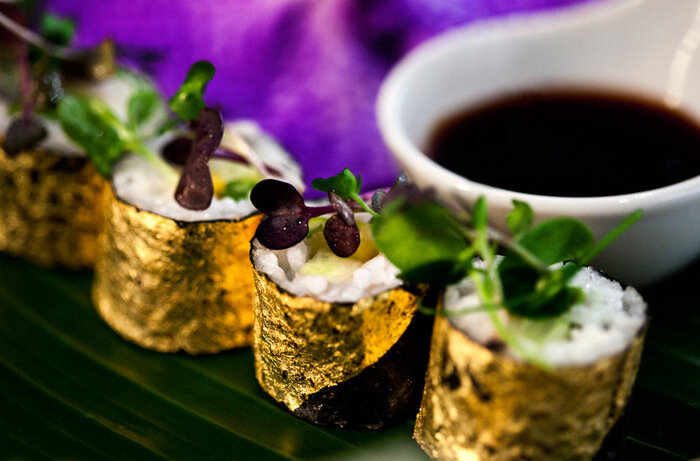 суши с золотом