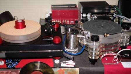 Процесс записи звука на пластинку.