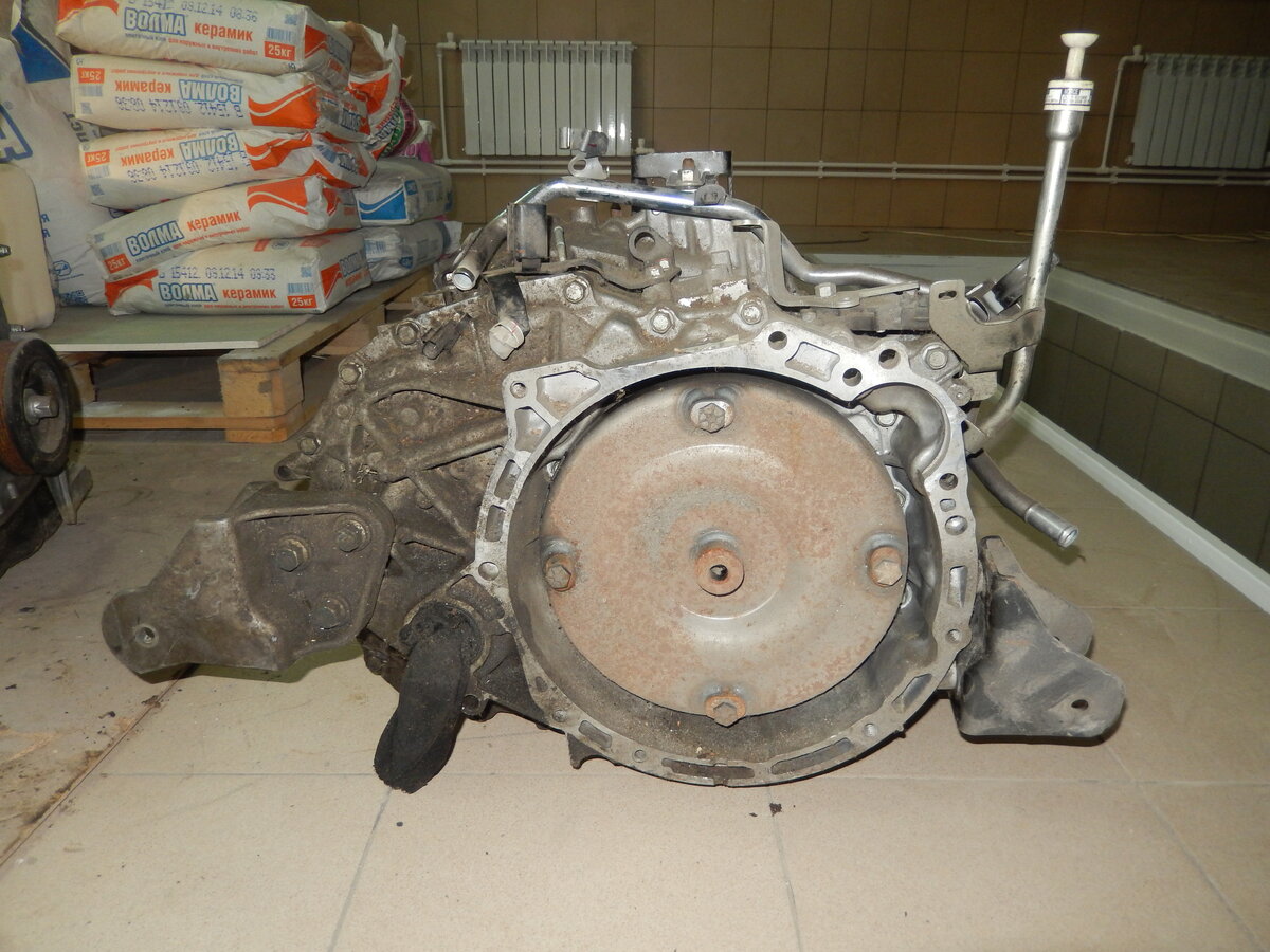  Не маленькая такая коробочка, мы ее вдвоем таскали...