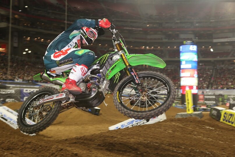 Адам Сенсерулло первый в главном заезде.