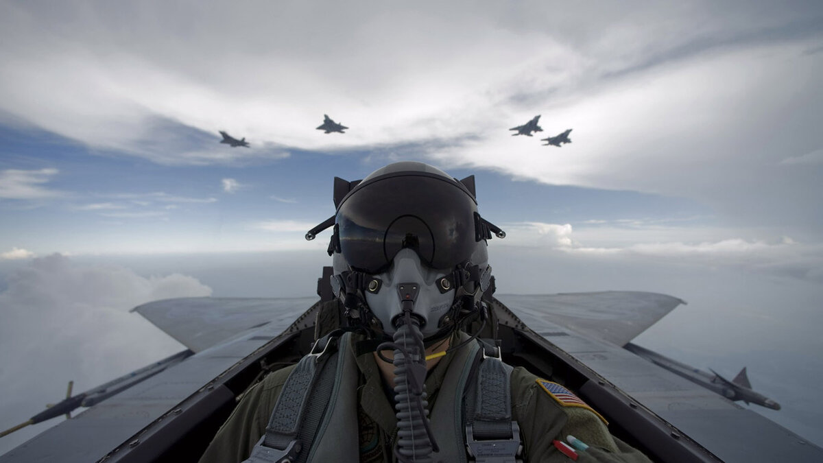 Зачем пилотам истребителей маска во время полетов? | AIRSPACEWAR | Дзен