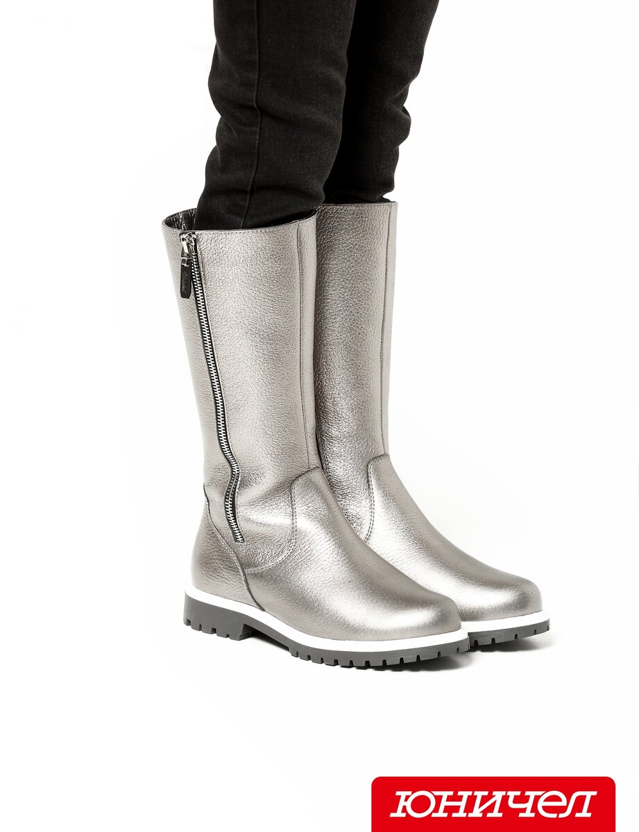 Арт. 7E 0832. Размер обуви: 31-35. Натуральная кожа, натуральный мех. Фабричная цена, действующая на территории Челябинска − 3490 ₽.