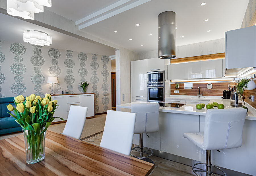 Гостиная-кухня-столовая. Площадь — 31,9 м². Напольное покрытие: плитка — Sant’Agostino (Италия). Кухонный гарнитур — Giulia Novars (Россия)