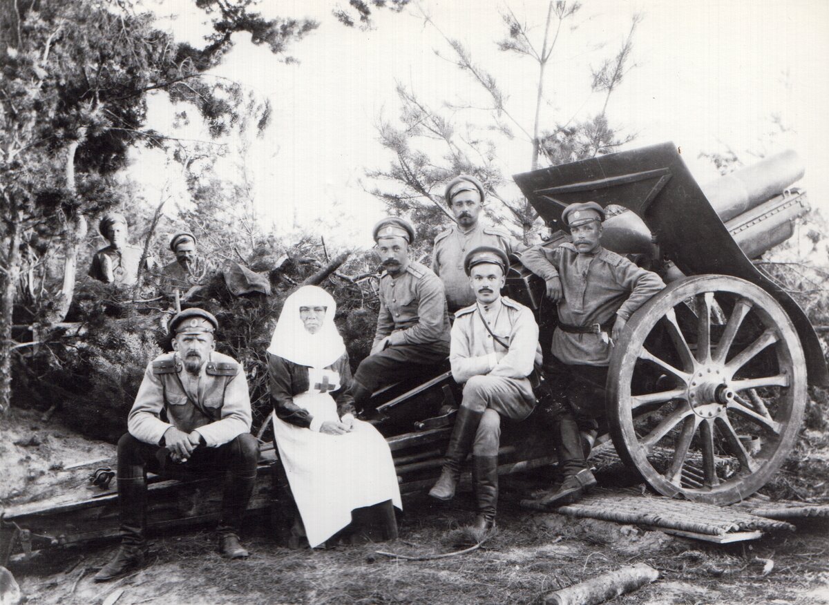 Милые и родные сёстры милосердия! Как много солдатских жизней вы сберегли!