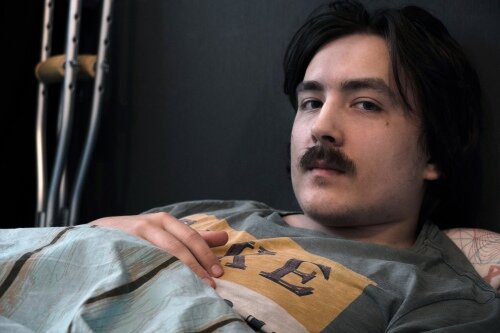 Сейчас Ваня вынужден лежать целыми днями. Спасает программирование и фильмы