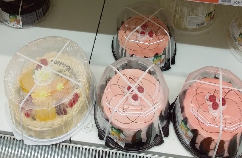 Это еще малая часть того, что представлено на полках магазина