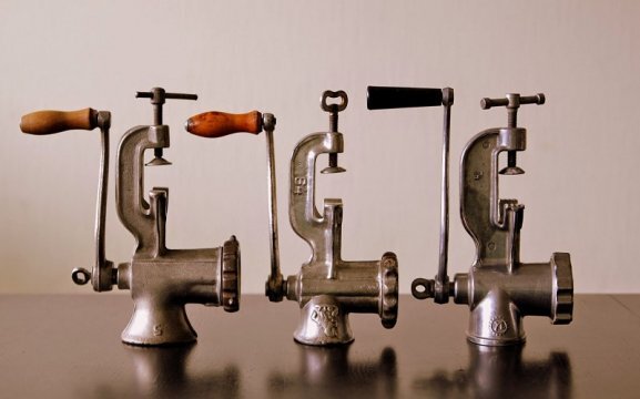 Советские вещи
Мясорубка
      
  
