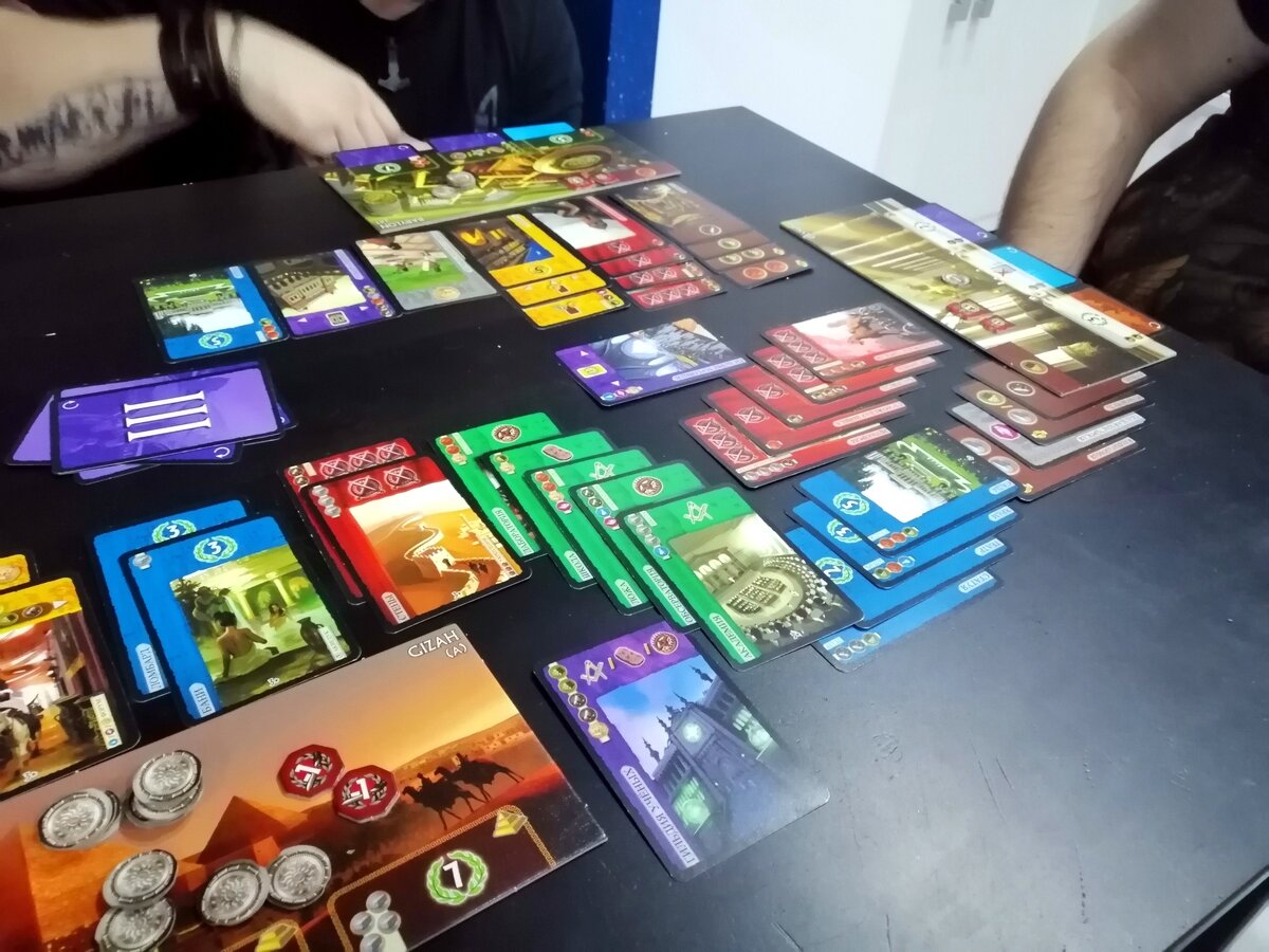 7 Чудес. В общем, тоже гибрид, ибо присутствуют случайности и военный конфликт