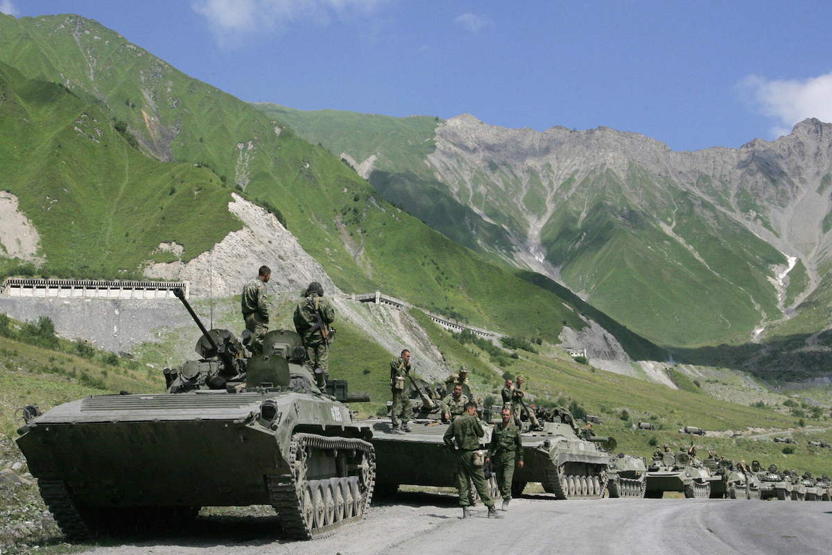 Конфликт в закавказье. Грузино-южноосетинский конфликт 2008. Южная Осетия Цхинвал горы. Цхинвал Южная Осетия 2008. Цхинвал 2008 Грузинская армия.