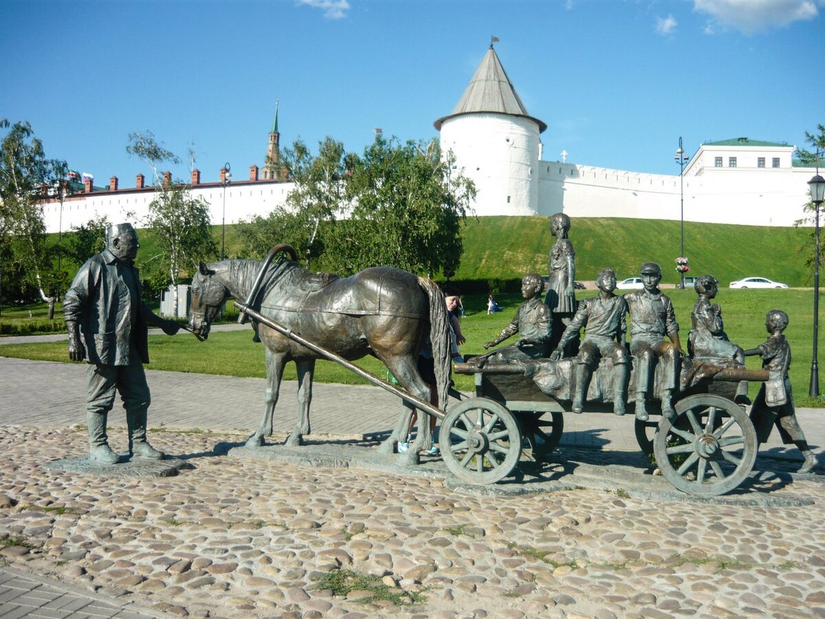 памятники казани фото с названиями