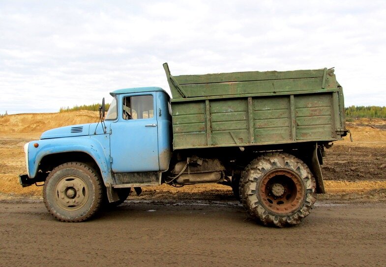 Сельскохозяйственный ЗИЛ с арочными шинами на задней оси