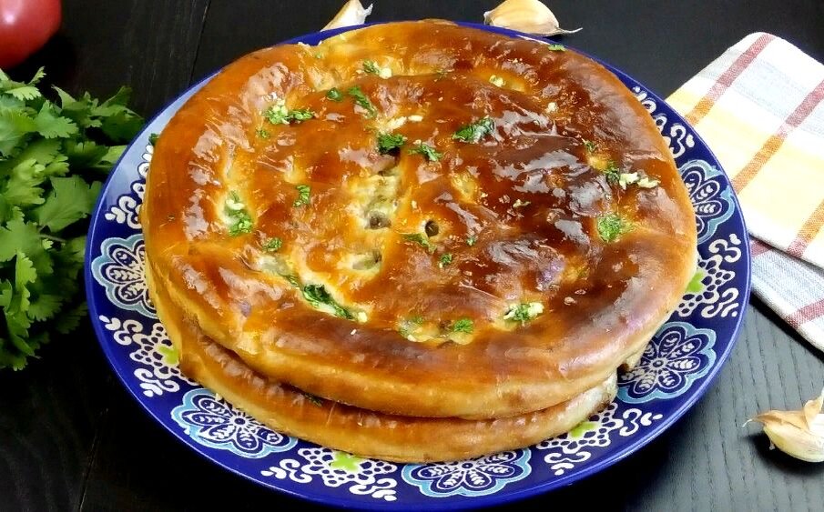 Сегодня готовлю вкуснейшие мясные лепёшки. С пылу с жару, да с чесночным соусом. Неимоверно вкусно!!!  Рекомендую!
