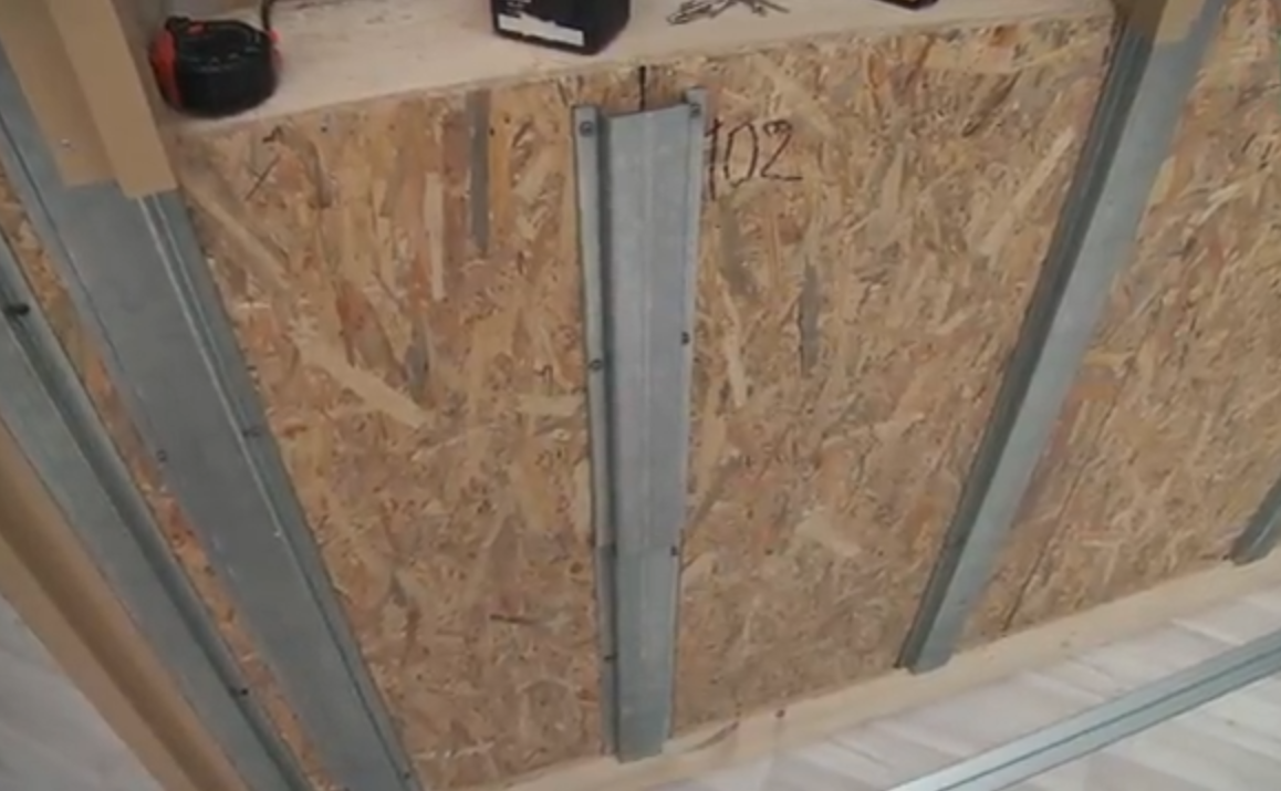 крепим металлические профиля