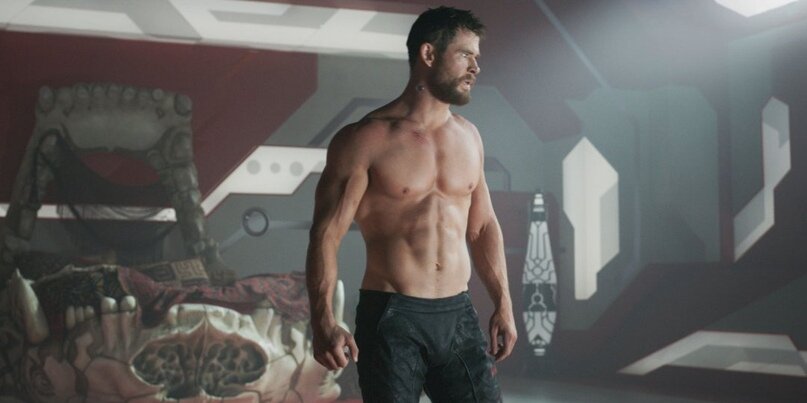      Chris Hemsworth Broad Shoulders 