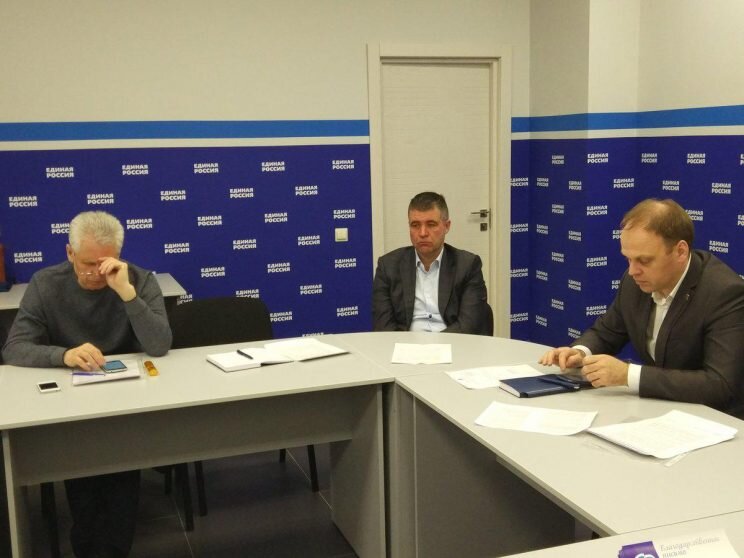 Компания тещи депутата Законодательного собрания Ульяновской области Михаила Рожкова (в центре) получила субсидии на обновление автобусов