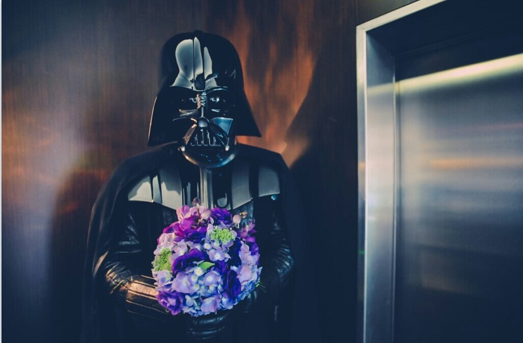 Дарт Вейдер с цветами
