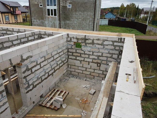 Коробка поднимается на глазах!