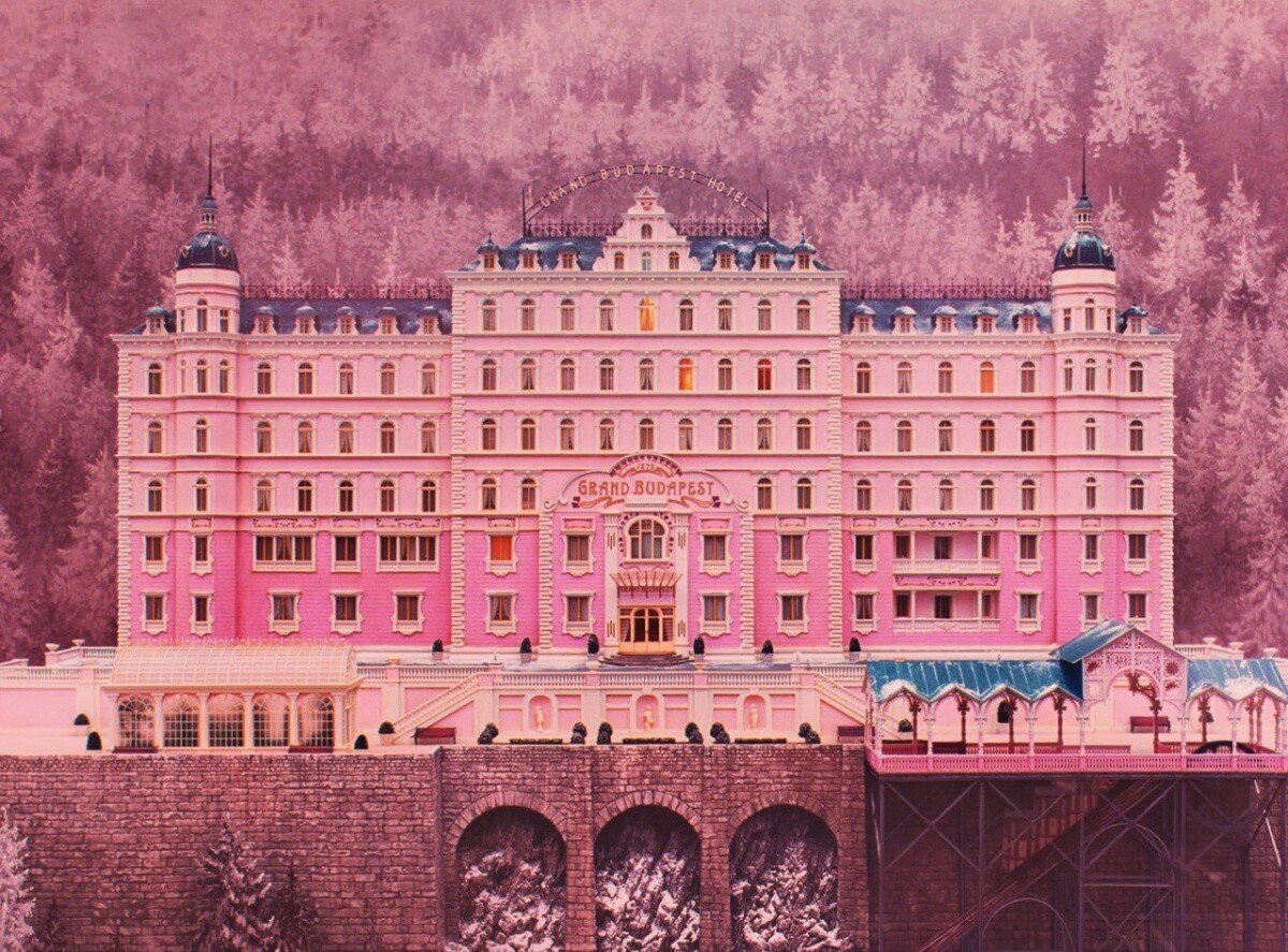 Отель Гранд-Будапешт. Кадр из фильма. Источник: medium.com