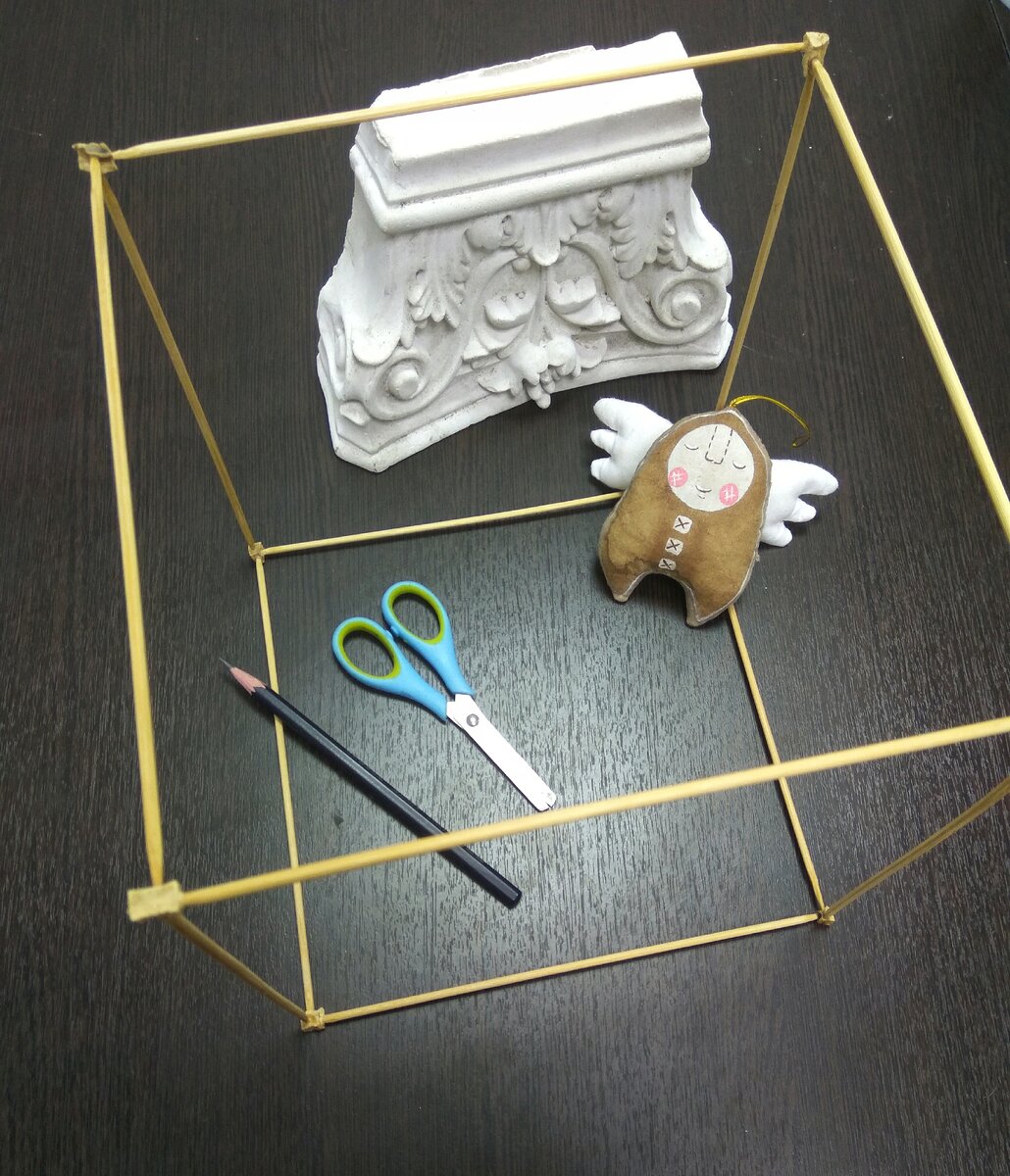 Натюрморт с прозрачным кубом из моей мастерской