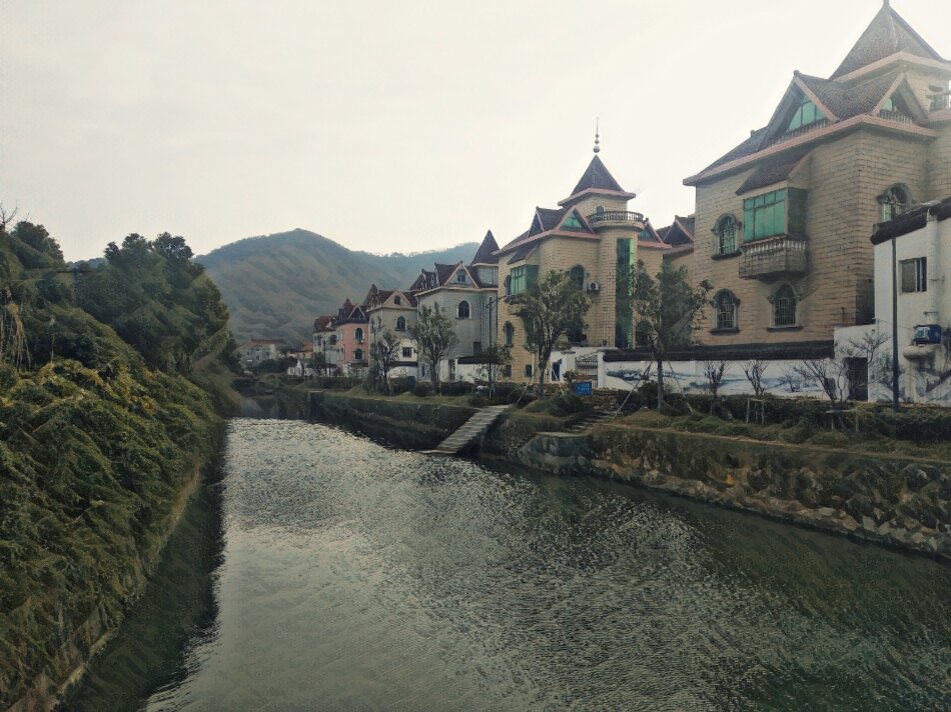 Сколько стоит жизнь в Китае. Грязные квартиры за десятки миллионов ...